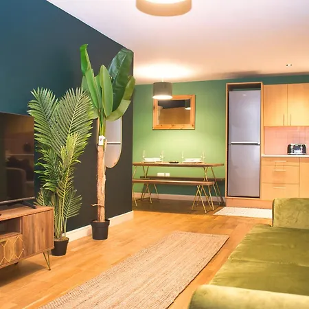 Spacious 2Bdr Apartment By Torr Property Group Short Lets & Serviced Accommodation With Free Underground Allocated Parking Manchester-2
