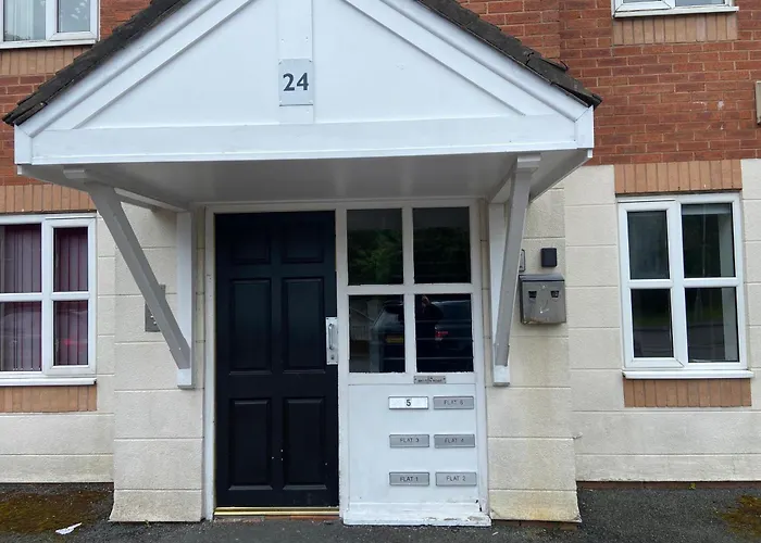 Lovely 2 Dbl Bed Apartment Near Heaton Park And North Manchester Hospital With Parking